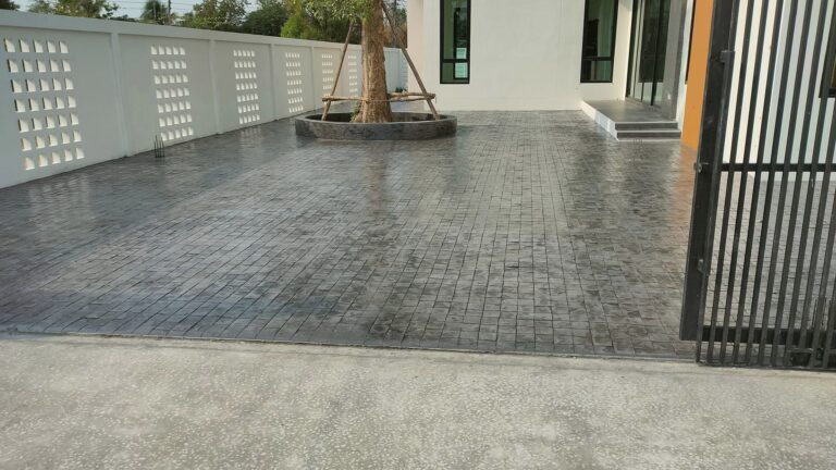 ลายแกรนนิต จ.อุบลราชธานี อ.วารินชำราบ  สีเทาดำ พื้นที่ 180 ตารางเมตร